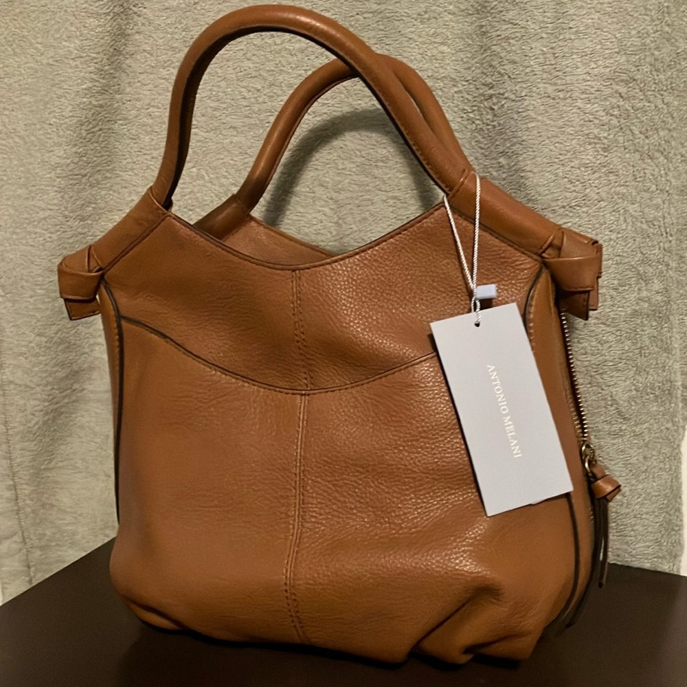 Antonio Melani Purse, medium. Color: Cognac